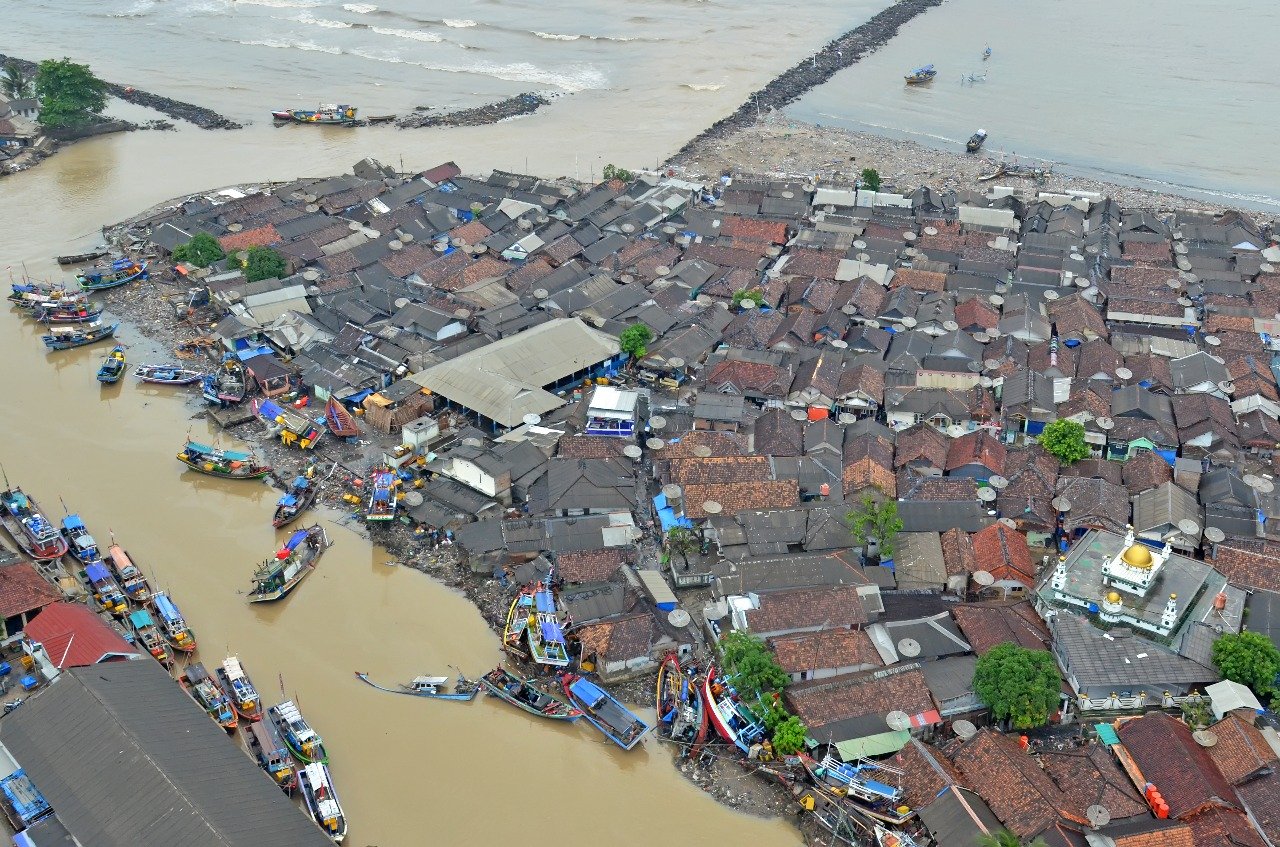 Sumi Indo Cable Distributes Assistance for Tsunami Victims in Banten